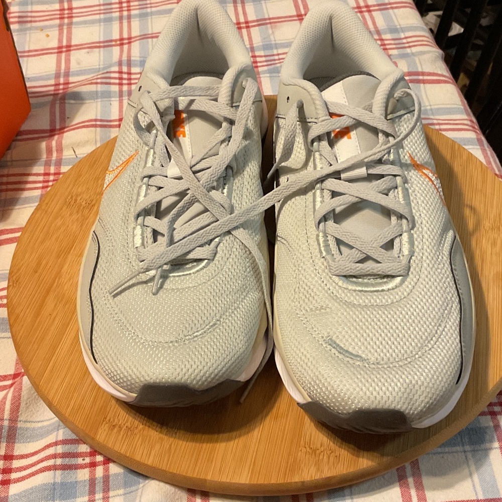 Men’s Nike legend essential 3 NN size 12 (no box lid)